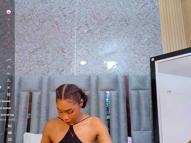 skinnyslutgirl live cam on BongaCams