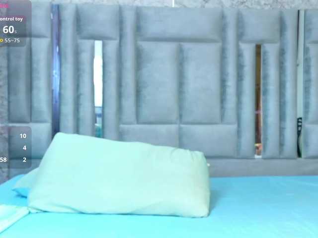 skinnyslutgirl live cam on BongaCams