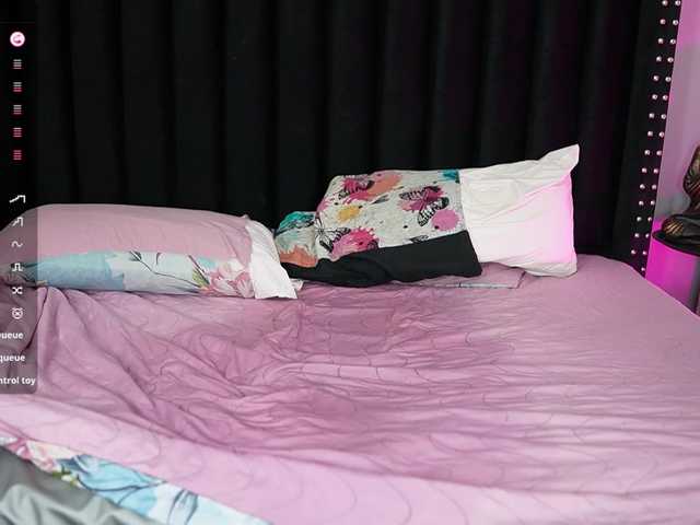 skinnyslutgirl live cam on BongaCams