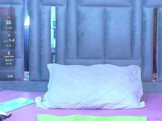 skinnyslutgirl live webcam show