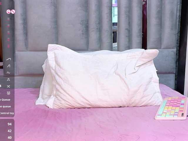 skinnyslutgirl live cam on BongaCams