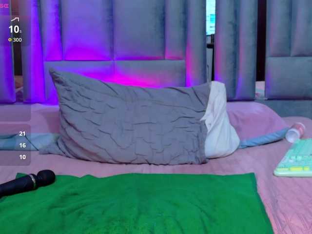 skinnyslutgirl live cam on BongaCams