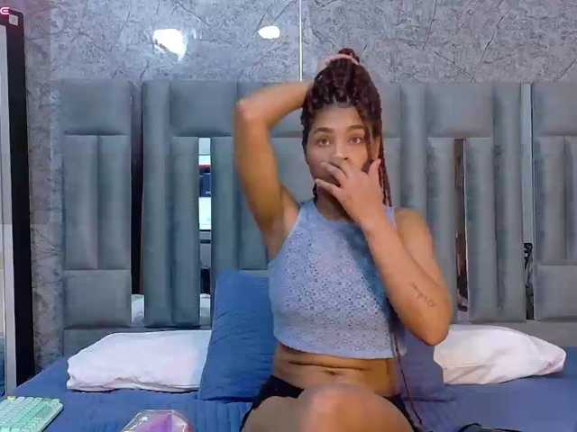 skinnyslutgirl live cam on BongaCams
