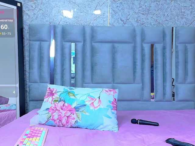 skinnyslutgirl live cam on BongaCams