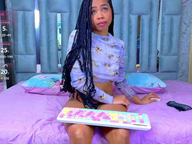 skinnyslutgirl webcam