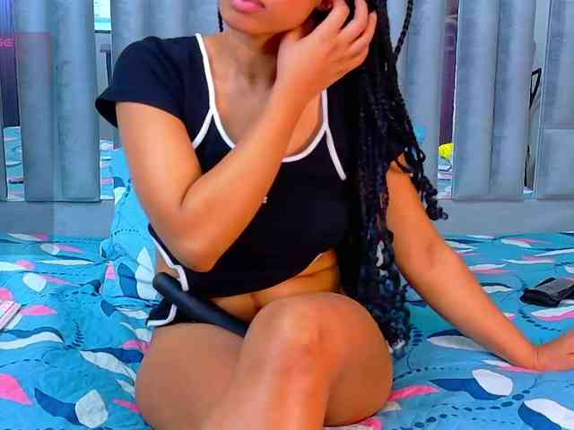 skinnyslutgirl webcam