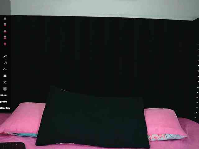 skinnyslutgirl webcam