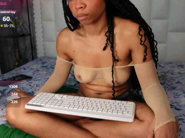 skinnyslutgirl webcam
