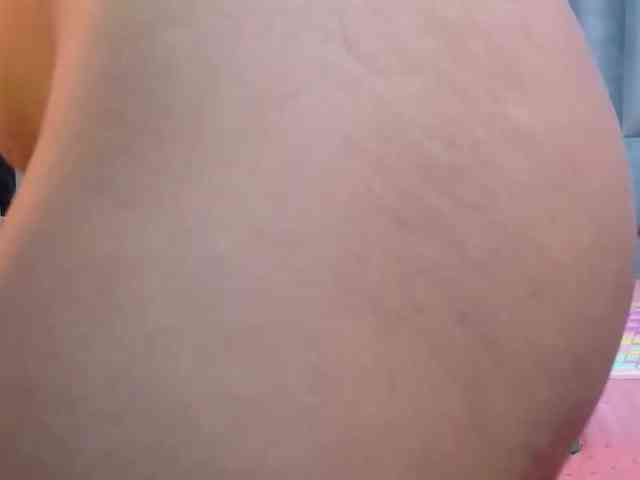 skinnyslutgirl webcam