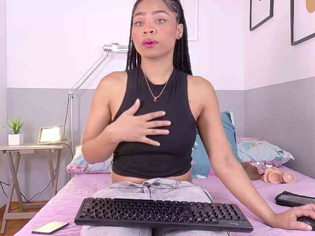 skinnyslutgirl webcam