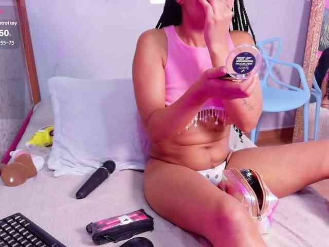 skinnyslutgirl webcam