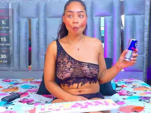 skinnyslutgirl webcam