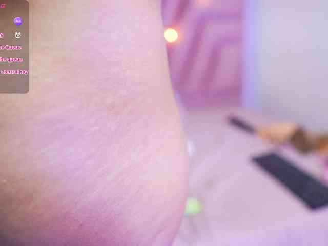 skinnyslutgirl webcam