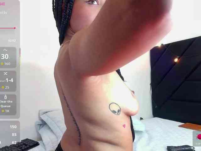 skinnyslutgirl webcam