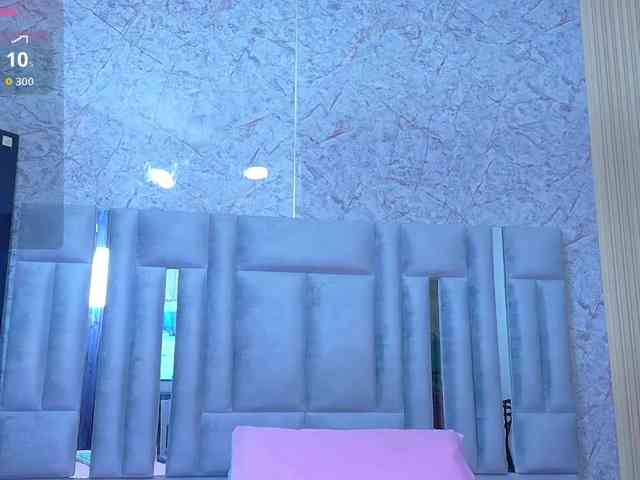 skinnyslutgirl webcam