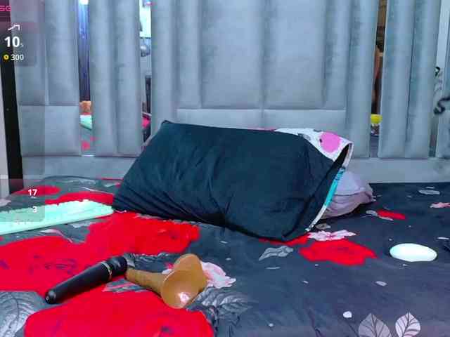 skinnyslutgirl webcam
