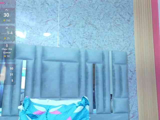 skinnyslutgirl webcam