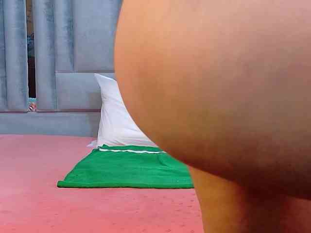 skinnyslutgirl webcam