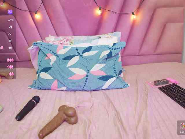 skinnyslutgirl webcam