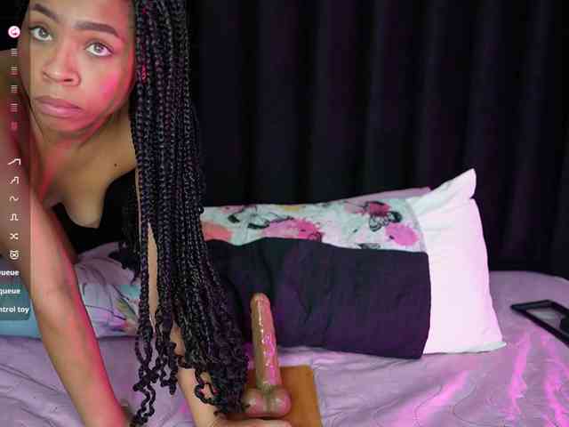 skinnyslutgirl webcam