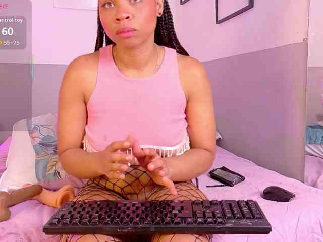 skinnyslutgirl webcam
