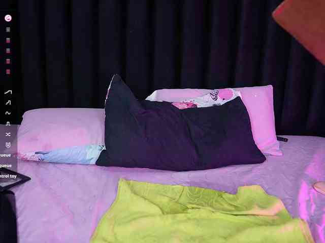 skinnyslutgirl webcam
