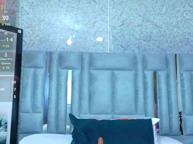 skinnyslutgirl webcam