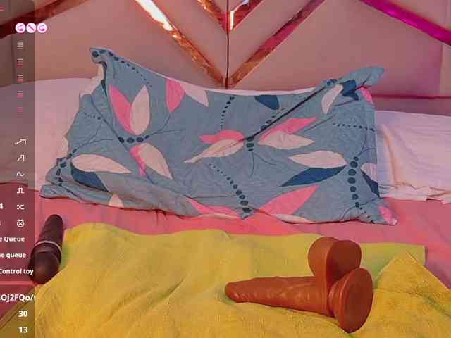 skinnyslutgirl webcam