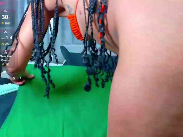 skinnyslutgirl webcam