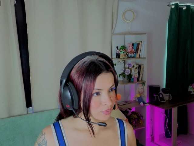 ela-cute live cam on BongaCams