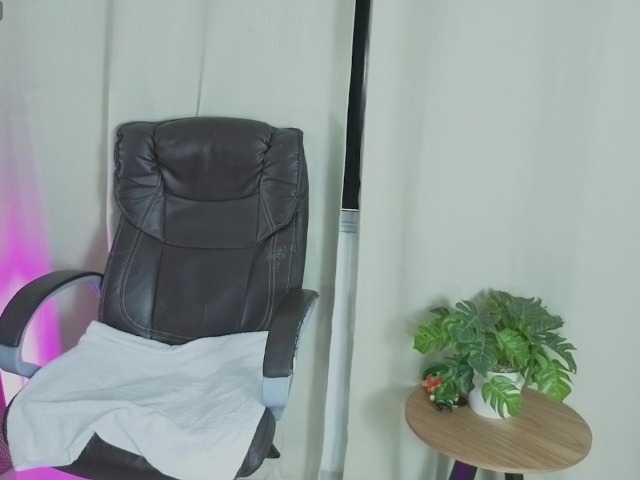 ela-cute live webcam show