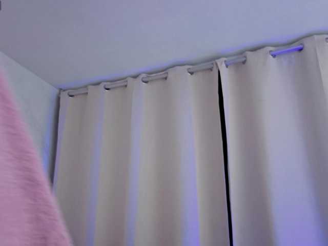 ela-cute live cam on BongaCams