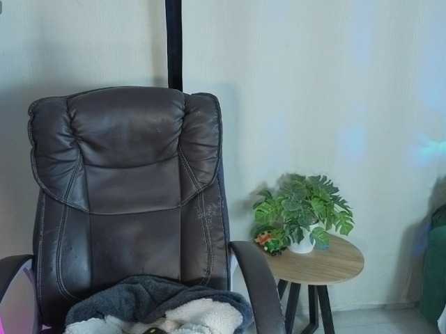 ela-cute live cam on BongaCams
