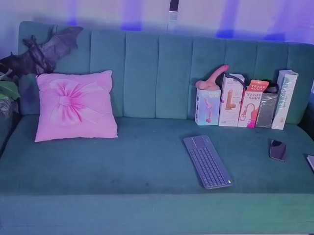 ela-cute live cam on BongaCams