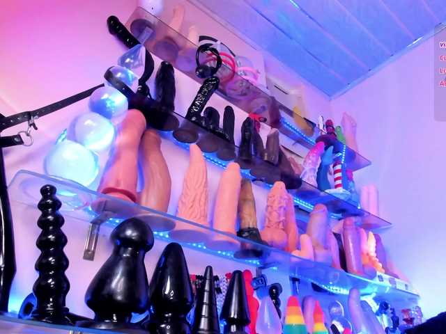 moly2510 live cam on BongaCams