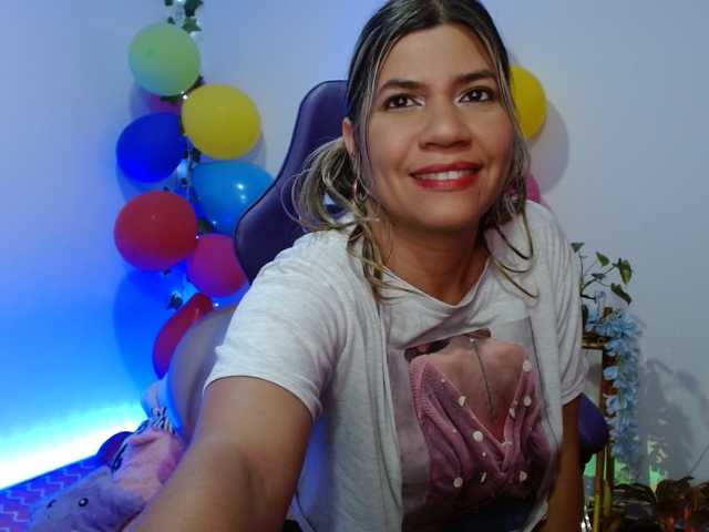 hot-sexy-bunny live cam on BongaCams