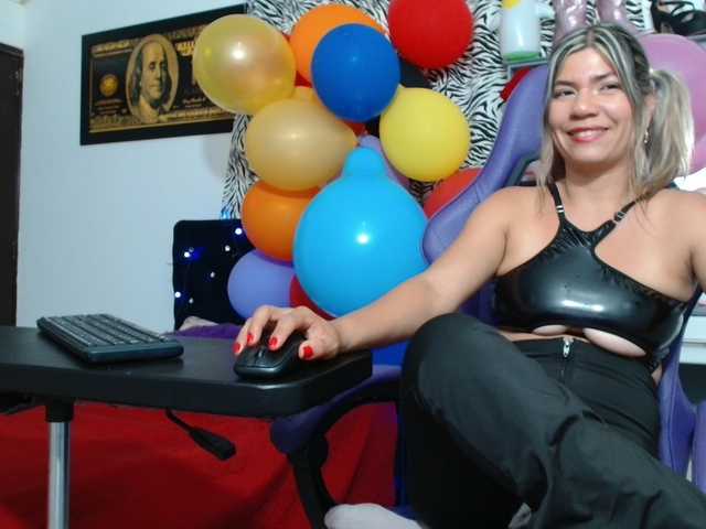 hot-sexy-bunny live cam on BongaCams