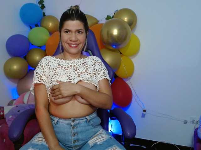 hot-sexy-bunny live cam on BongaCams