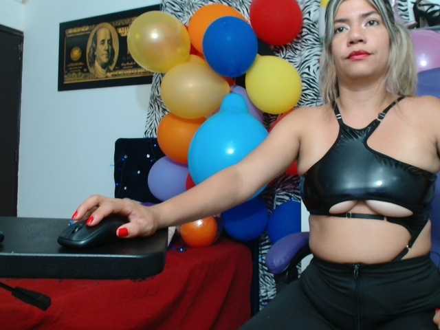 hot-sexy-bunny live cam on BongaCams