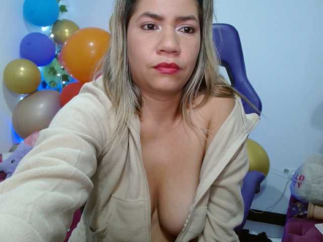 hot-sexy-bunny live cam on BongaCams