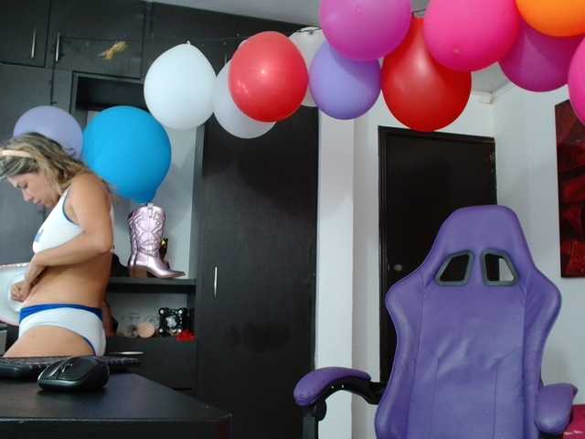hot-sexy-bunny live cam on BongaCams