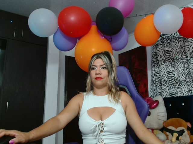 hot-sexy-bunny live cam on BongaCams
