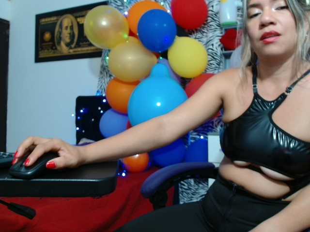 hot-sexy-bunny live cam on BongaCams