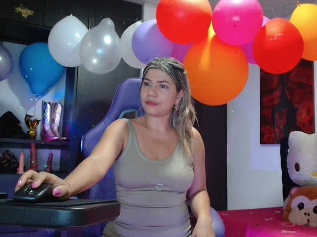 hot-sexy-bunny live cam on BongaCams