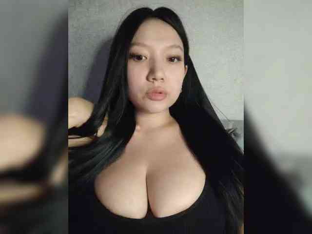 Model ini sedang live sekarang. Arina979797