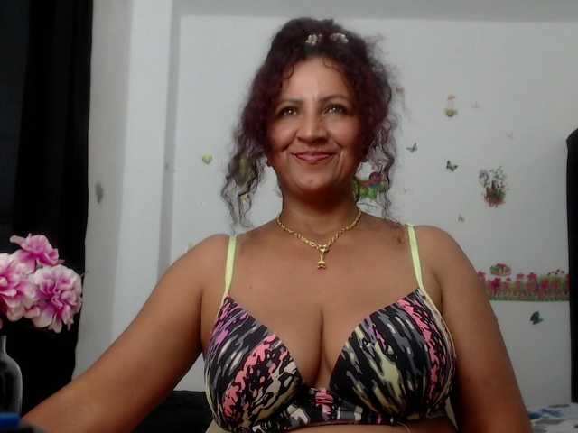 yosselin23 live cam on BongaCams
