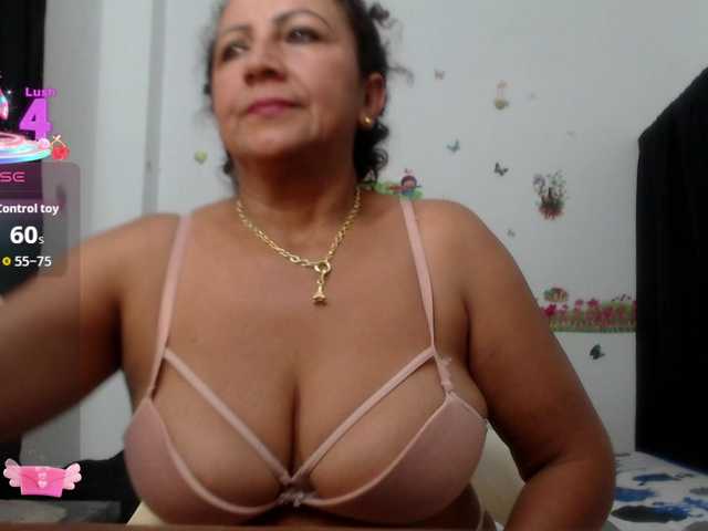 yosselin23 live cam on BongaCams