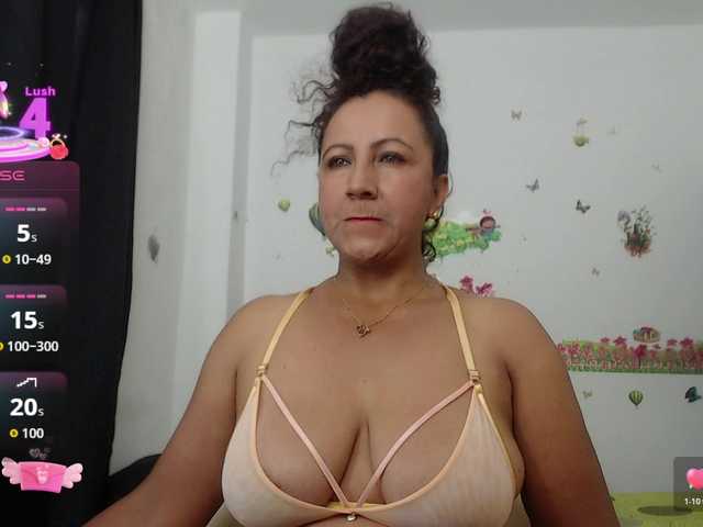 yosselin23 live cam on BongaCams