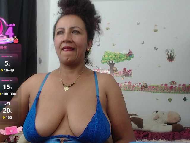yosselin23 live cam on BongaCams
