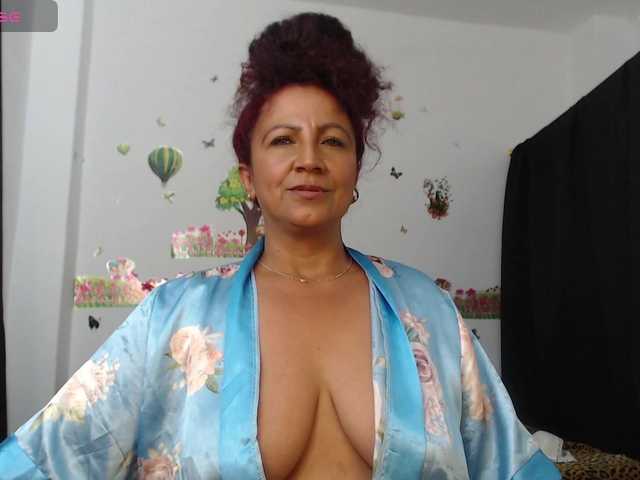 yosselin23's BongaCams show and profile
